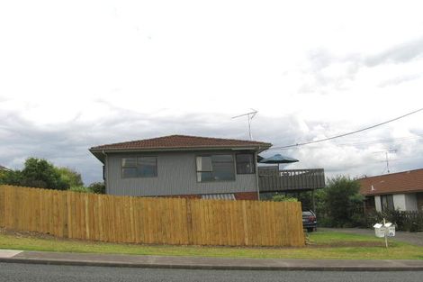 Photo of property in 2/1078 Beach Road, Torbay, Auckland, 0630