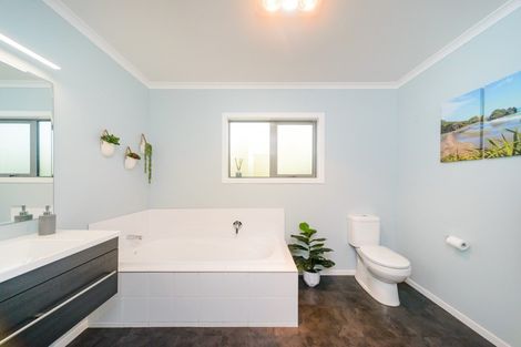 Photo of property in 4 Poplar Grove, Feilding, 4702