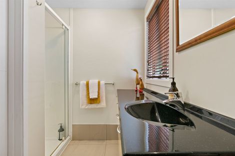 Photo of property in E/5 The Esplanade, Eastern Beach, Auckland, 2012