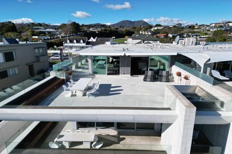 Photo of property in 225 Lake Terrace, Waipahihi, Taupo, 3330