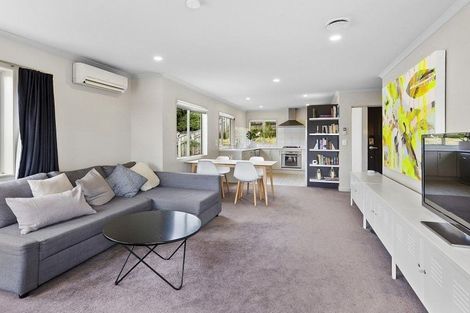 Photo of property in 55 Glanmire Road, Newlands, Wellington, 6037