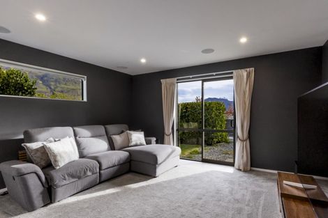 Photo of property in 6 Oxfordshire Avenue, Lower Shotover, Queenstown, 9304