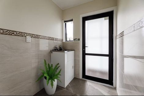 Photo of property in 17 Dungarvon Place, Clendon Park, Auckland, 2103