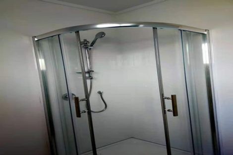 Photo of property in 5 Bodi Place, Te Atatu South, Auckland, 0610