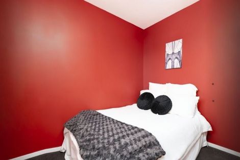 Photo of property in 2/25 Kingsbridge Place, Newlands, Wellington, 6037