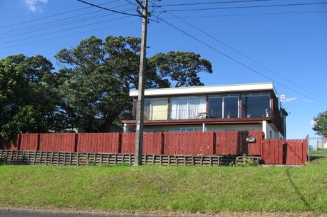 Photo of property in 43 Exmouth Road, Northcote, Auckland, 0627