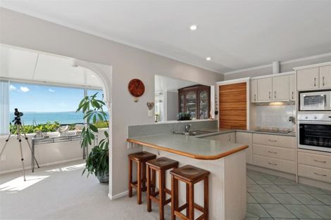 Photo of property in 2/31 Manly Esplanade, Browns Bay, Auckland, 0630
