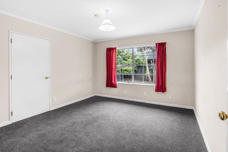Photo of property in 16 Rosebank Avenue, Kelvin Grove, Palmerston North, 4414