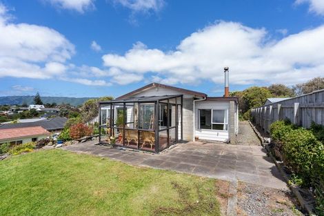 Photo of property in 63 Queens Road, Waikanae Beach, Waikanae, 5036