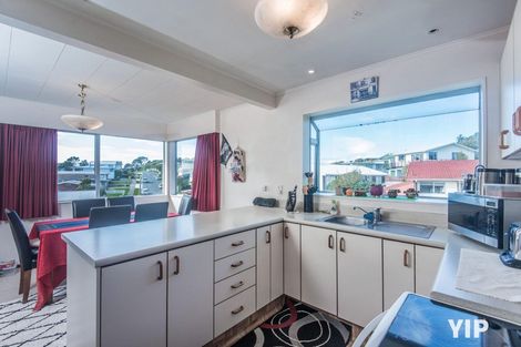 Photo of property in 48 Edgecombe Street, Newlands, Wellington, 6037