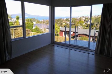 Photo of property in 1/75 Aberdeen Road, Castor Bay, Auckland, 0620