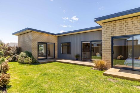 Photo of property in 5 Ruston Lane, Halswell, Christchurch, 8025