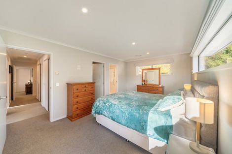 Photo of property in 29 Mt Marua Drive, Timberlea, Upper Hutt, 5018