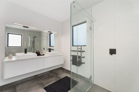 Photo of property in 42 Oceana Drive, Welcome Bay, Tauranga, 3175