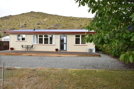 Photo of property in 8 Black Peak Road, Omarama, 9412