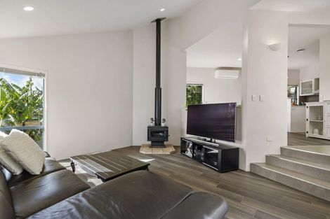 Photo of property in 11 Wilmington Place, Forrest Hill, Auckland, 0620