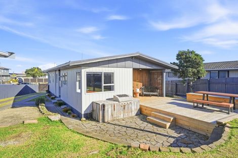 Photo of property in 60 Hinau Street, Castlecliff, Whanganui, 4501