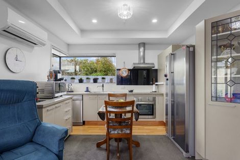 Photo of property in 12c Grassmere Street, Papanui, Christchurch, 8052