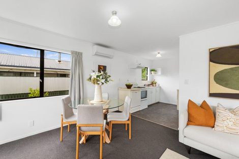 Photo of property in 1/4 Grainger Road, Te Atatu South, Auckland, 0610