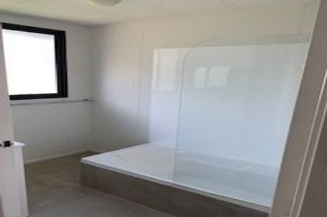 Photo of property in 28 Devonshire Road, Unsworth Heights, Auckland, 0632