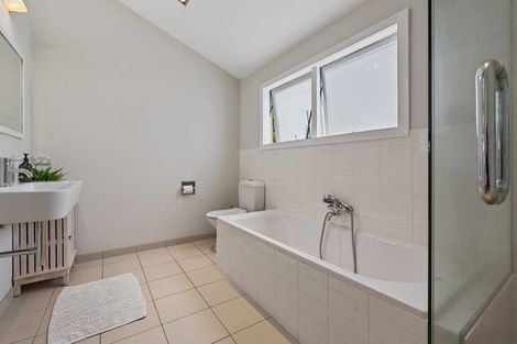 Photo of property in 95b Hinemoa Street, Birkenhead, Auckland, 0626