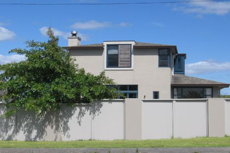 Photo of property in 2/12 Knights Road, Rothesay Bay, Auckland, 0630