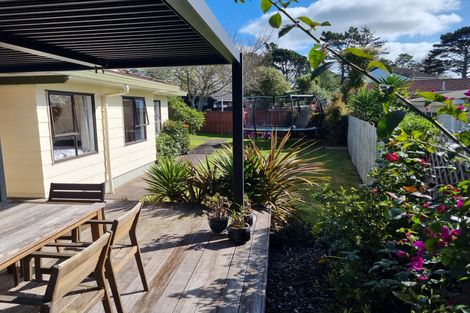 Photo of property in 15 Oakmont Place, Wattle Downs, Auckland, 2103