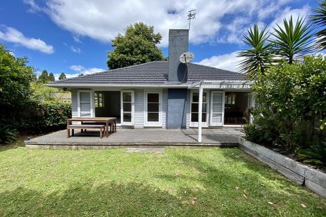 Photo of property in 1/71 Verran Road, Birkenhead, Auckland, 0626