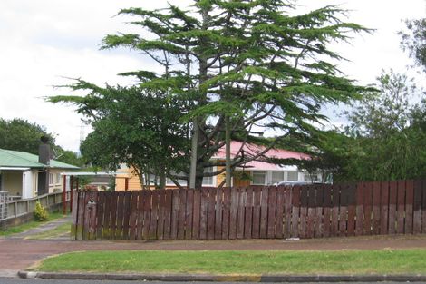 Photo of property in 19 Boundary Road, Blockhouse Bay, Auckland, 0600