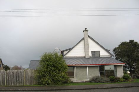 Photo of property in 2 Brydone Street, Edendale, 9825