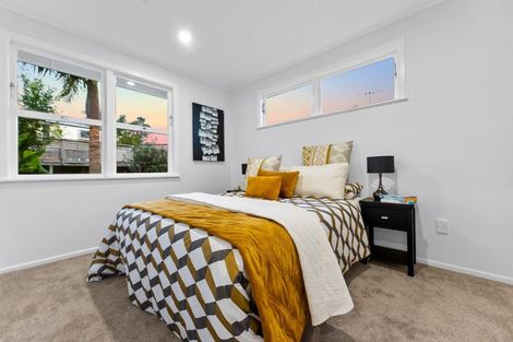 Photo of property in 21 Lantana Road, Green Bay, Auckland, 0604