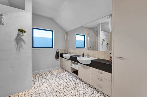 Photo of property in 5-7 Adam Lile Drive, Highlands Park, New Plymouth, 4312