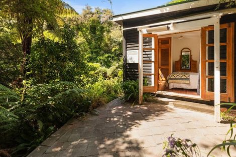 Photo of property in 8a Francis Bell Grove, Lowry Bay, Lower Hutt, 5013