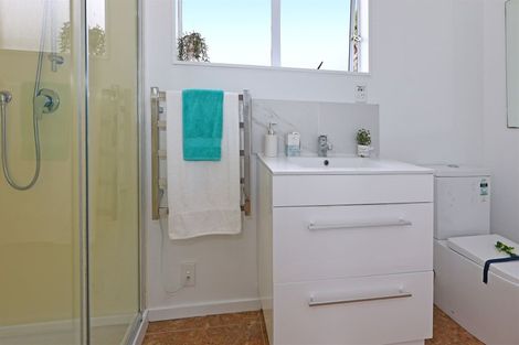 Photo of property in 10a Harding Avenue, Te Atatu South, Auckland, 0610