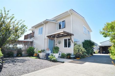 Photo of property in 2a Bamboo Grove, Kelston, Auckland, 0602