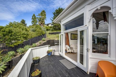Photo of property in 4 Fitzroy Road, Bluff Hill, Napier, 4110