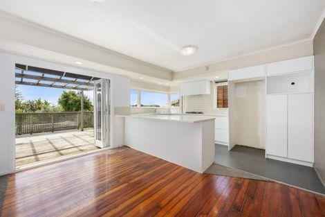 Photo of property in 93 Sylvan Avenue, Northcote, Auckland, 0627