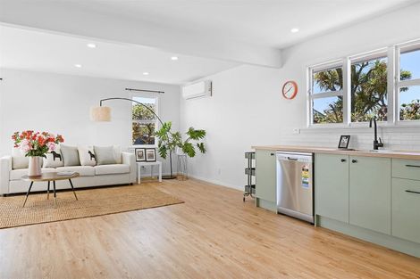 Photo of property in 25 Pandora Street, North New Brighton, Christchurch, 8083