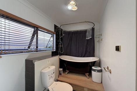 Photo of property in 17 Whitford Road, Howick, Auckland, 2014