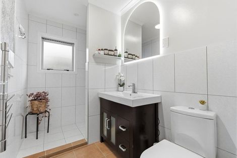 Photo of property in 12 Knox Road, Swanson, Auckland, 0612