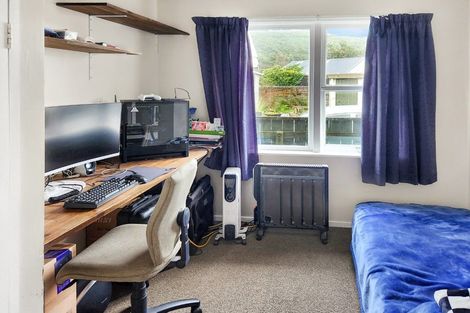 Photo of property in 5 Willow Grove, Wainuiomata, Lower Hutt, 5014