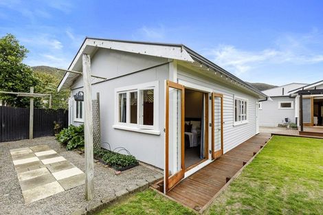 Photo of property in 17 Burnside Street, Waterloo, Lower Hutt, 5011