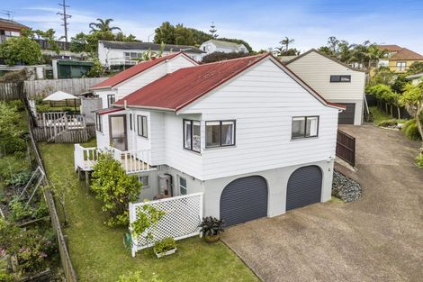 Photo of property in 1/10 Remus Place, Totara Vale, Auckland, 0629