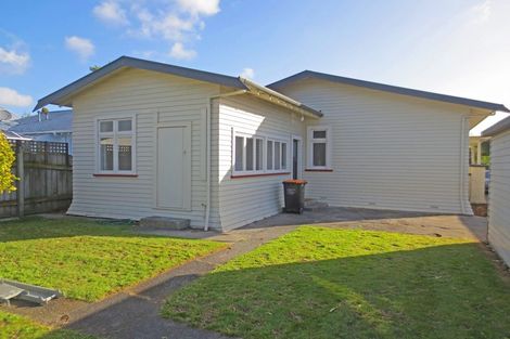 Photo of property in 11 Milverton Avenue, Hokowhitu, Palmerston North, 4410