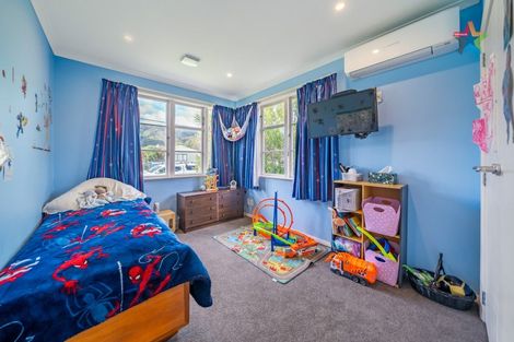 Photo of property in 2 Strand Crescent, Naenae, Lower Hutt, 5011