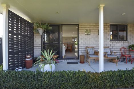 Photo of property in 2 Hereford Drive, Carterton, 5713