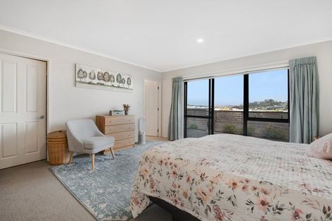 Photo of property in 16 Seamount Drive, Red Beach, 0932