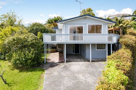 Photo of property in 28 Nor'east Drive, Northcross, Auckland, 0632