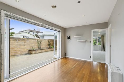 Photo of property in 54 Collins Avenue, Tawa, Wellington, 5028