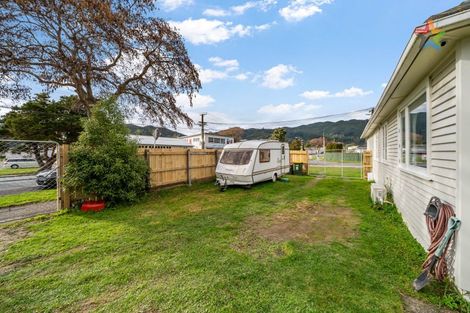 Photo of property in 2 Strand Crescent, Naenae, Lower Hutt, 5011